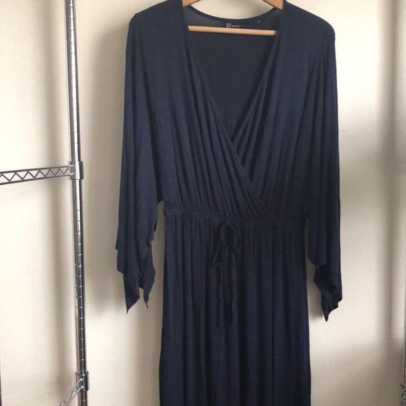 NEW YORK & COMPANY Dress. - Picture 1 of 9